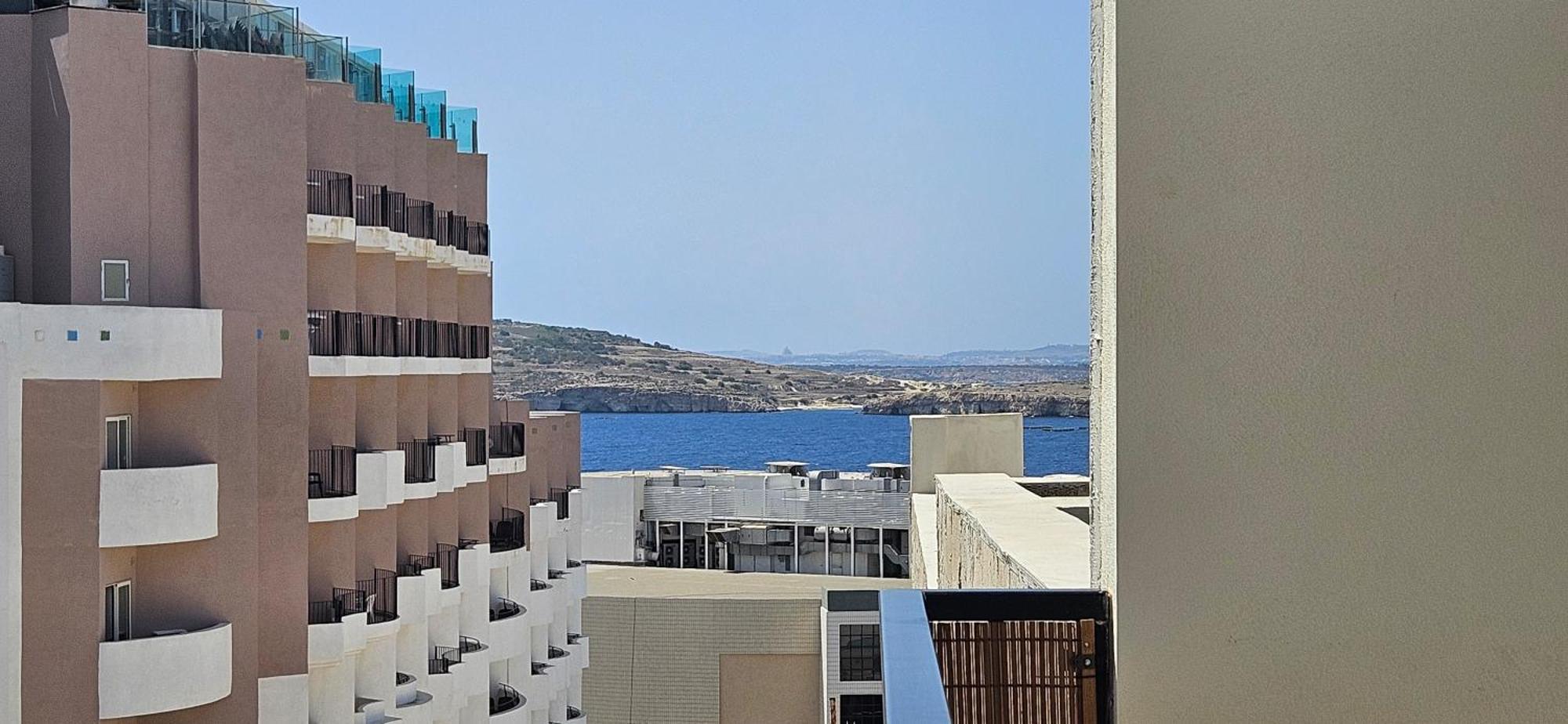Appartement Sea Breeze Penthouse And Terrace Qawra St Paul'S Bay à San Pawl il-Baħar Extérieur photo
