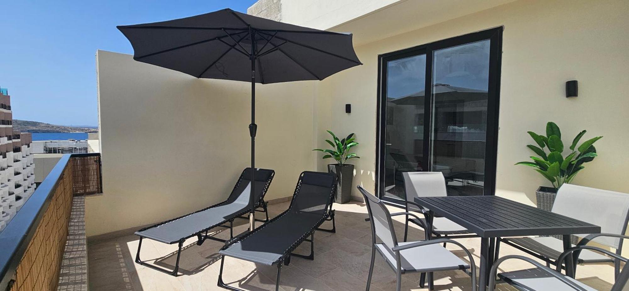 Appartement Sea Breeze Penthouse And Terrace Qawra St Paul'S Bay à San Pawl il-Baħar Extérieur photo